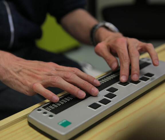 Finder auf einer speziellen Tastatur